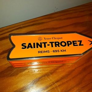 Saint Tropez Veuve Clicquot collector tin